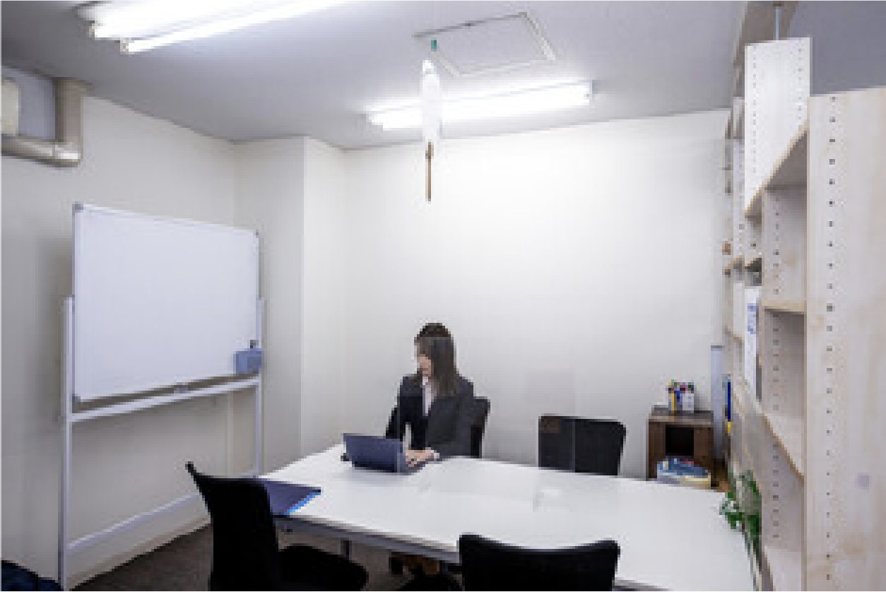 個別指導塾サンプル 千田町校の教室の様子1